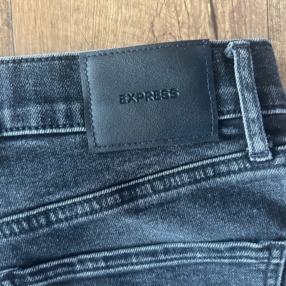 Express Modern Straight High Rise Jeans 4R | Black Wash | Rhinestone Button - Picture 12 of 12
